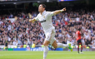 尊皇国际独家-佩里西奇任意球绕过人墙